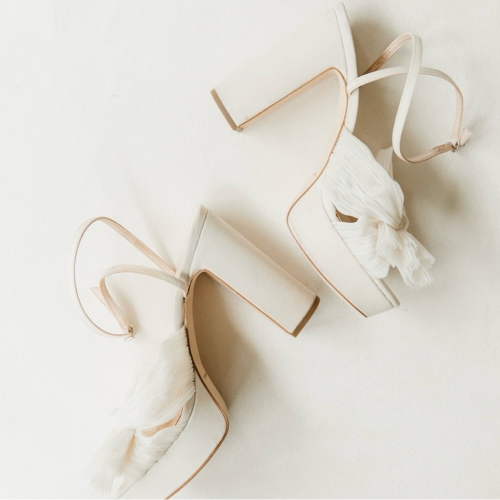 Natalia Pearl Platform Bow Heel
LOEFFLER RANDALL